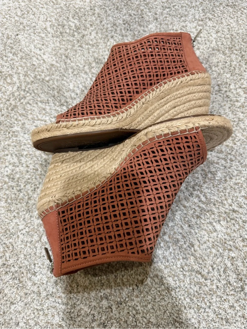 Vince Camuto Lereena Leather Wedge Sandals – Women’s Size 8M – Never Worn
